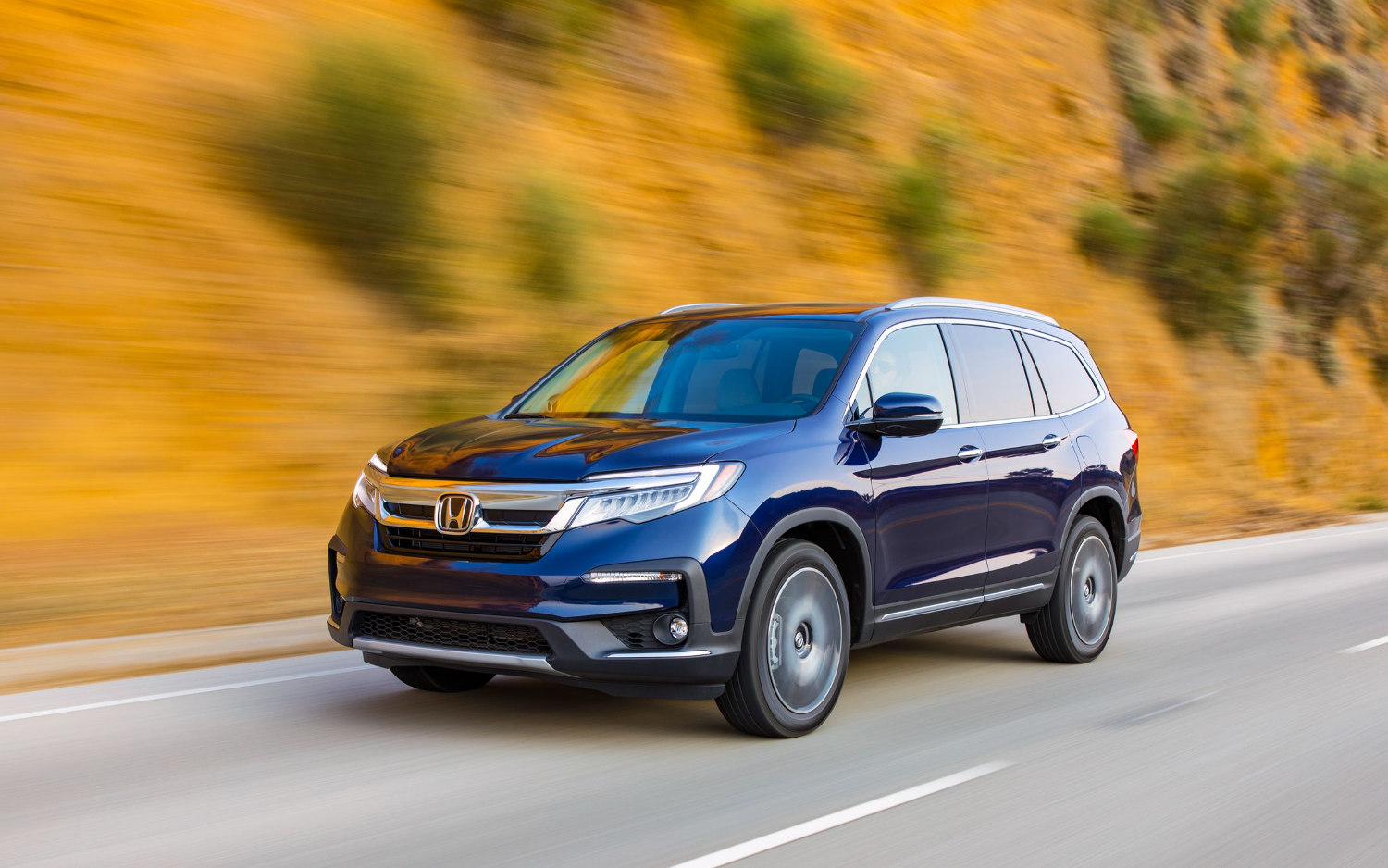 Comparison Toyota Highlander XLE 2023 vs Honda Pilot EXL 2019 SUV Drive
